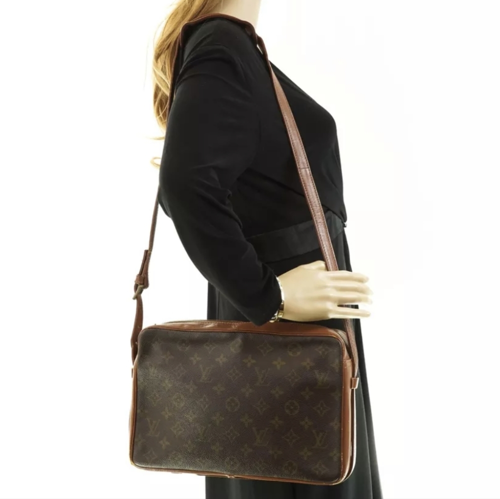 LOUIS VUITTON AUTHENTIC Vintage Monogram Sac Bandouliere